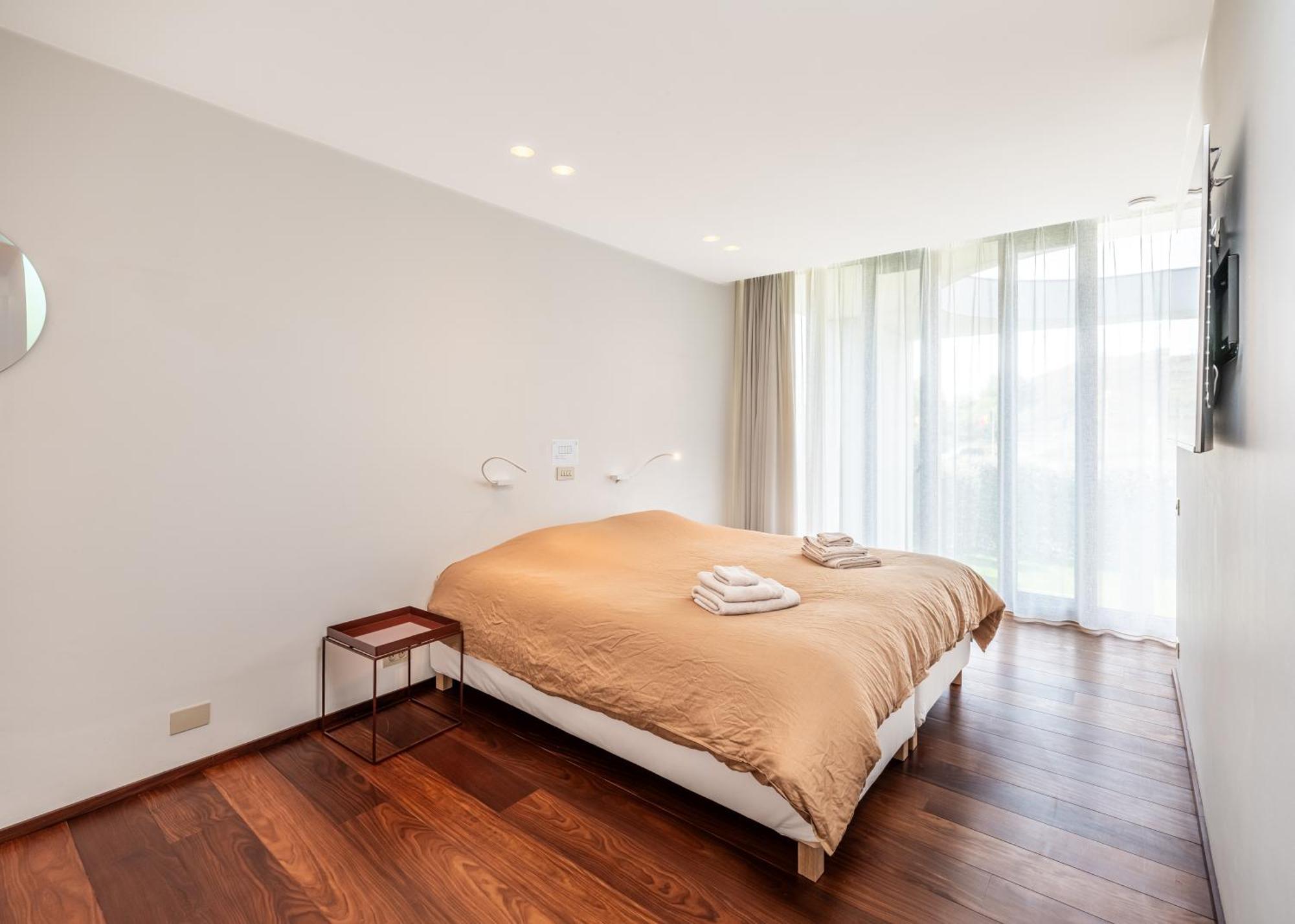 Villa Picasso - Lux Living