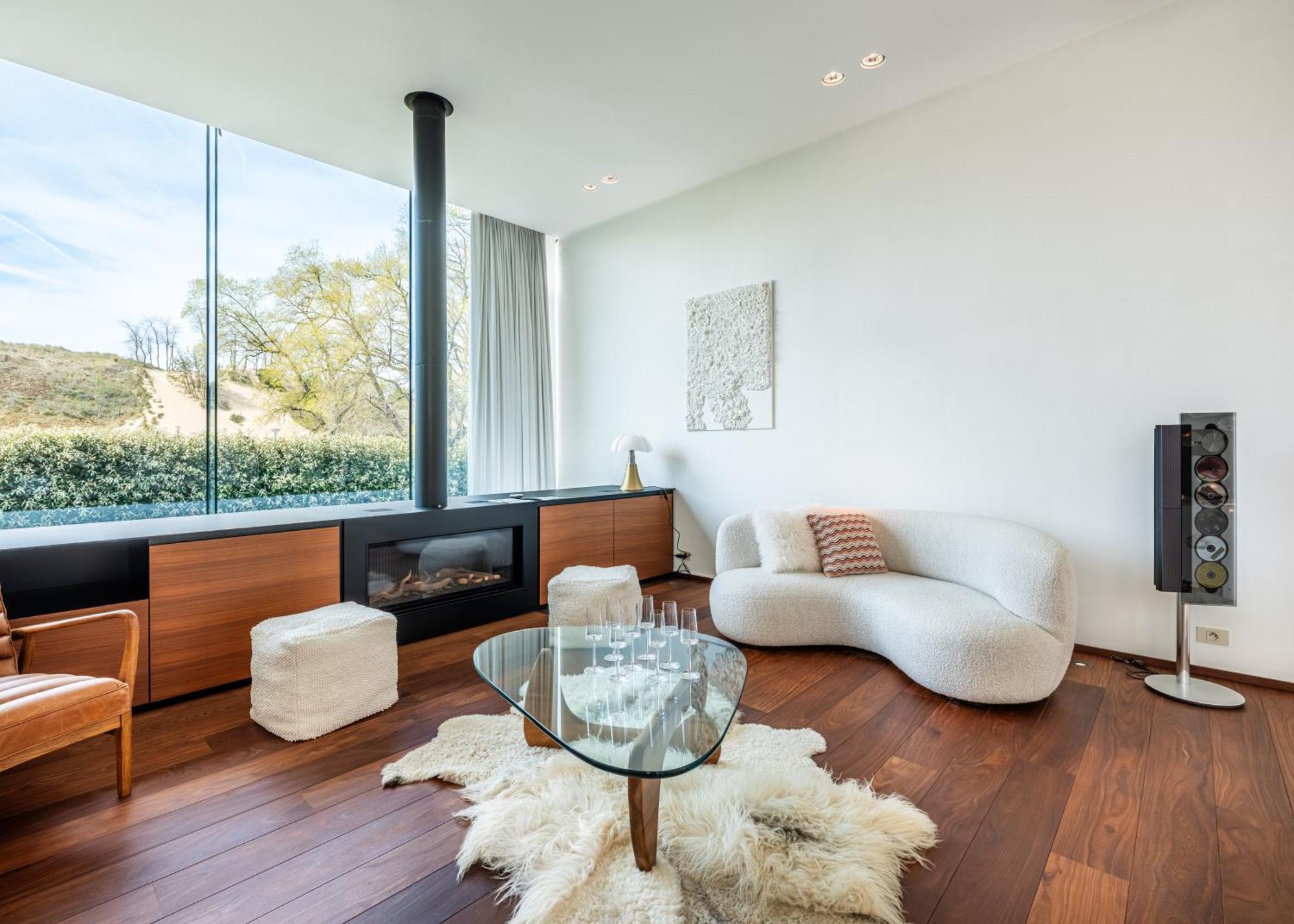 Villa Picasso - Lux Living